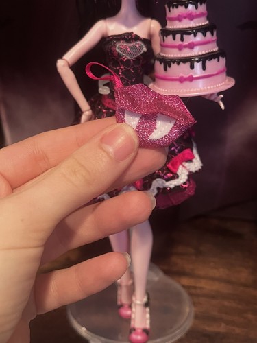 Monster High Sweet 1600 Draculaura OOB Doll - USED - DOLL STAND NOT INCLUDED