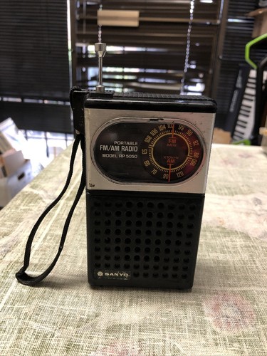 昭和　SANYO AM/FMラジオ メタリックシルバー 昭和レトロ SANYO ラジカセ MR-X5 シルバー FM/AM - メルカリ
