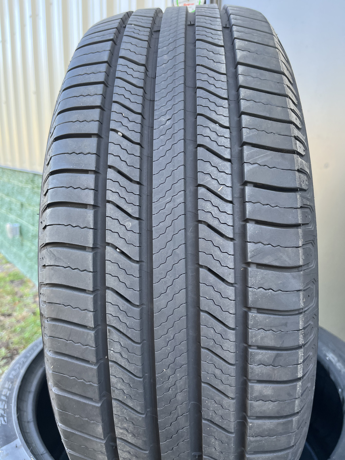 1 Tire Michelin Defender 2 245/60R18 105H DOT.1825 10/32
