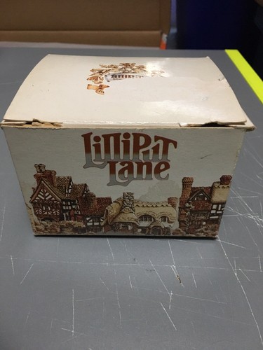 Vintage Lilliput Lane Smallest Inn Building Figurine w/Deed & Box
