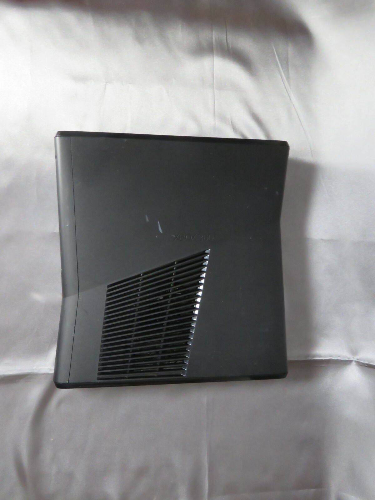 Microsoft Xbox 360 S Matte Black 4GB Console/ System Bundle Controller & Game