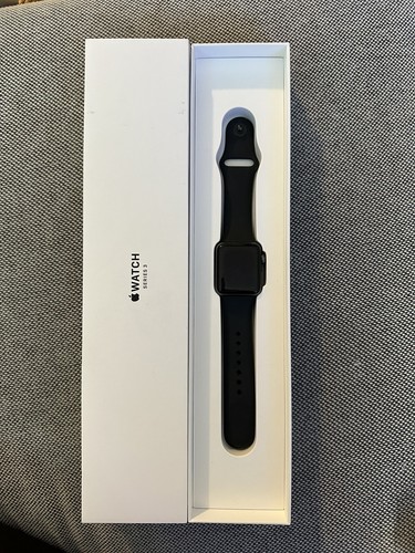 Apple Watch Series 3 38mm Space Gray Aluminum Case with Apple Watch Series 3 38mm Space Gray Aluminum Case with