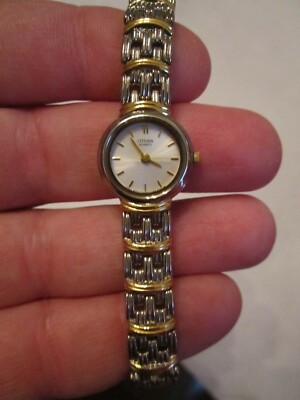 LADIES' CITIZEN WATCH - QUARTZ - 173701 - TWO TONE METAL