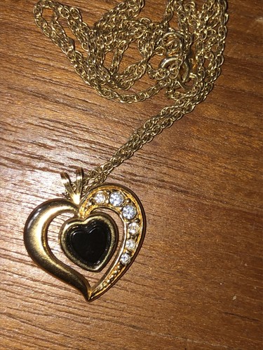 【VINTAGE HOLLYWOOD】Keyhole Heart Necklace★追跡送 VINTAGE AVON GOLD TONE ONYX AND RHINESTONE HEART PENDANT