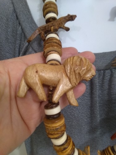 Vintage Safari Carved Wood Cheetah Lion Giraffe Zebra Rhino Necklace FREE SHIP