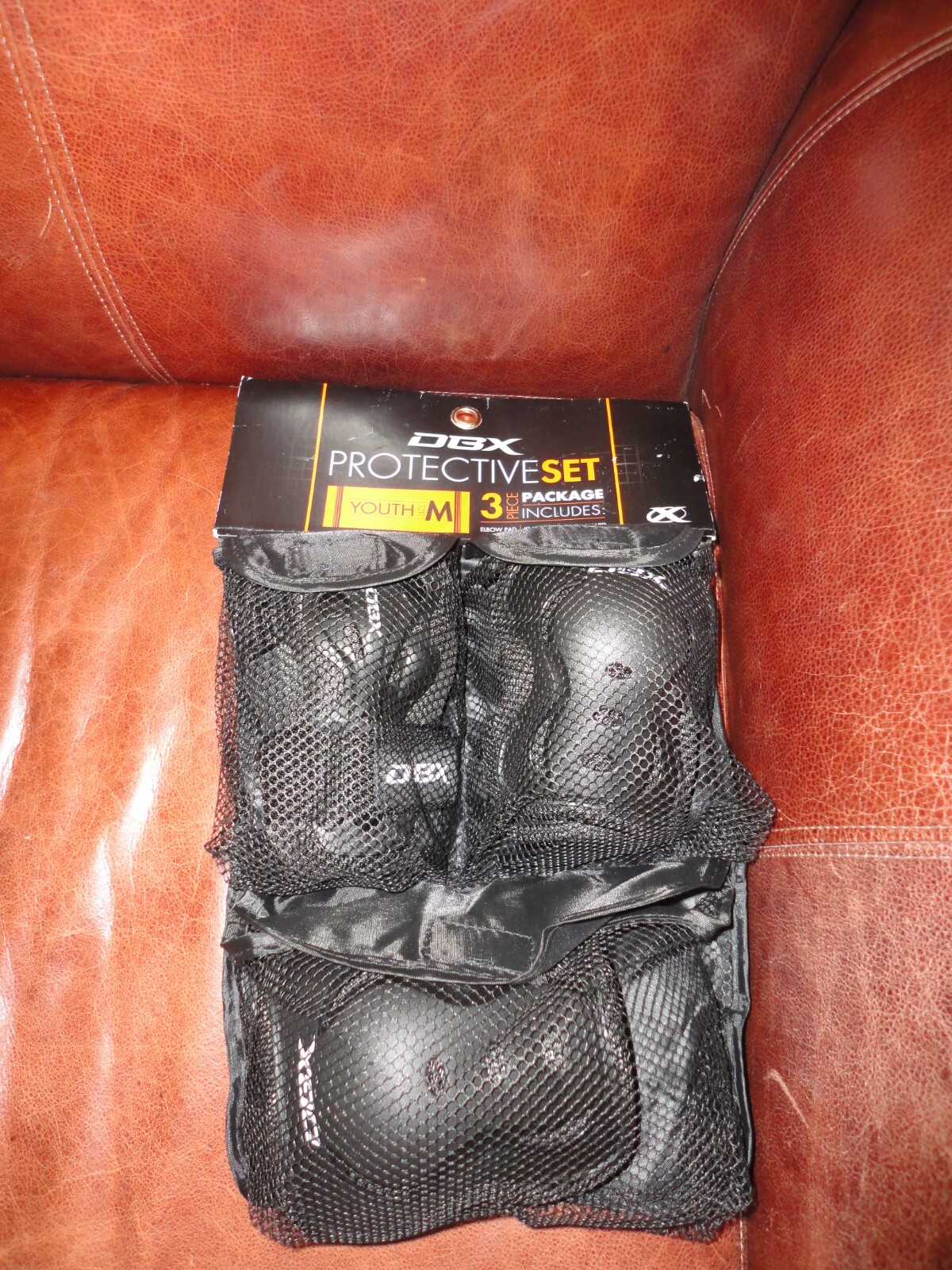 DBX Protective Set Youth Size M - Black - Skateboard Knee Pads Skating  Hockey