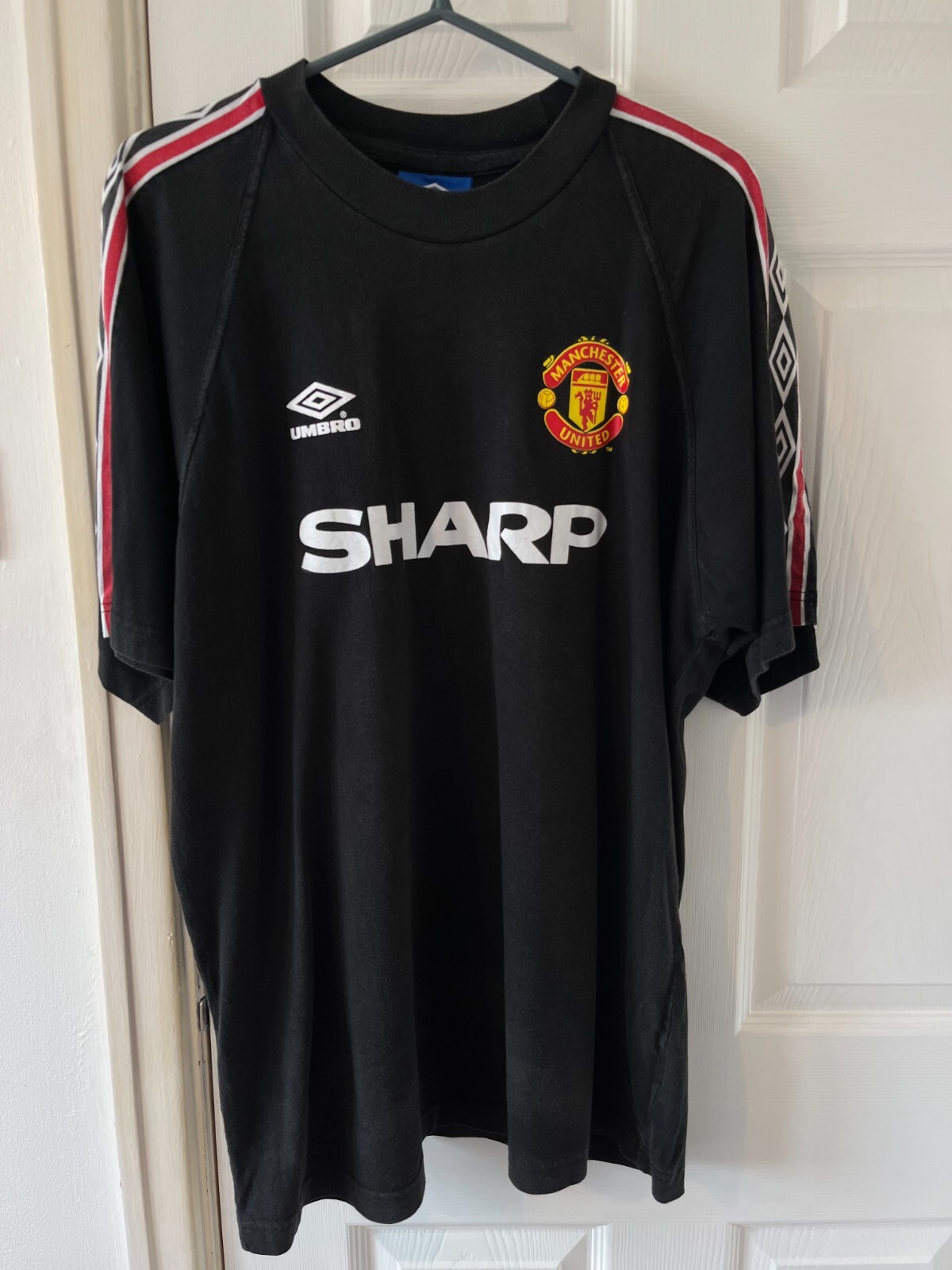 新品 1999 Umbro Manchester United TREBLE T 1999-00 Manchester United 'Treble Winners' Umbro Graphic Tee (S)