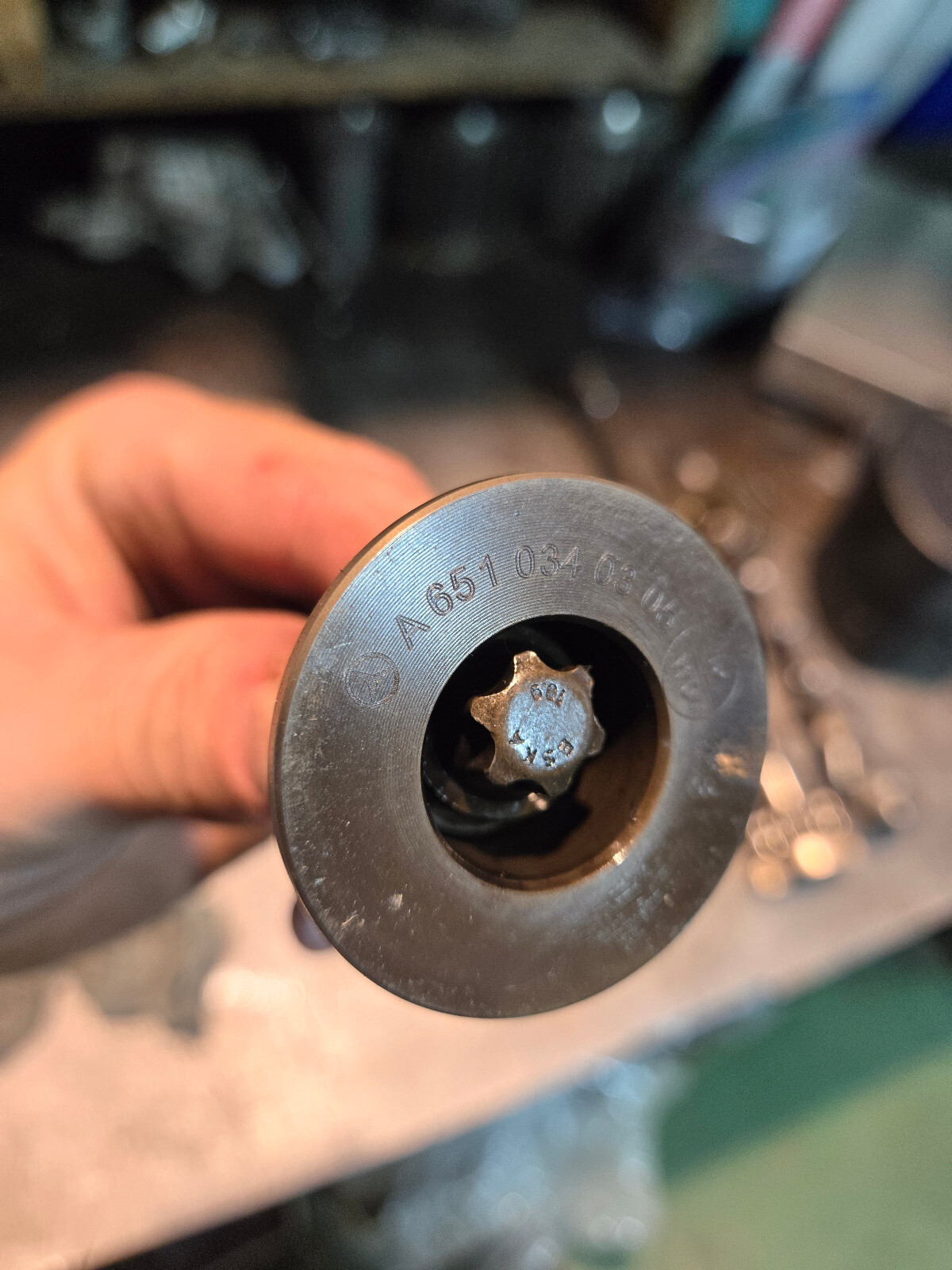 Mercedes  A6510340305 BEARING JOURNAL AND BOLT - Picture 2 of 3