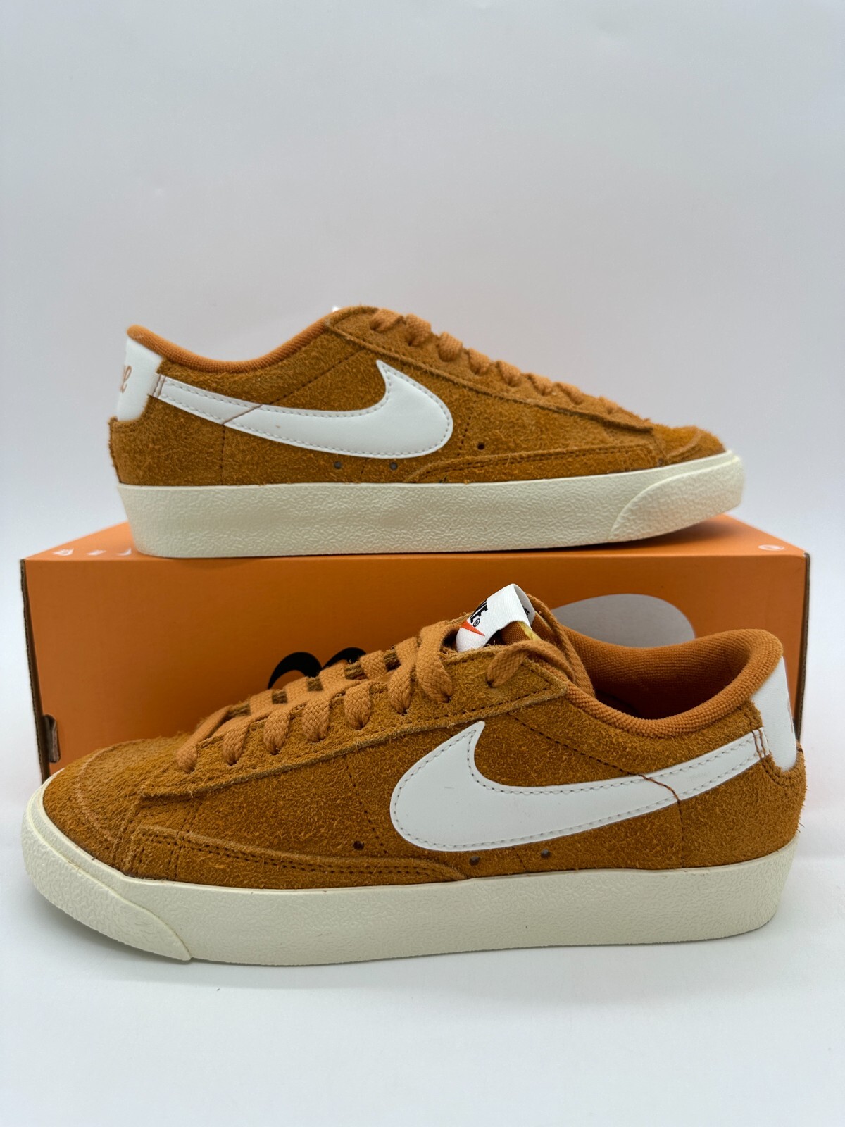 Nike Blazer Low '77 VNTG Women's Size 10 Orange Suede Shoes Nike Blazer Low '77 VNTG Women's Size 10 Orange Suede Shoes