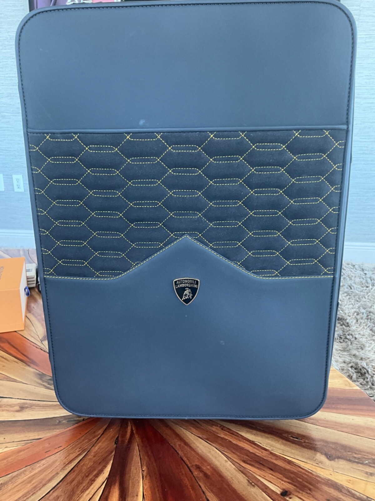 ランボルギーニ Urus Schedoni Luggage トラベルバッグ Lamborghini Urus Schedoni Luggage Set- Brand New | eBay