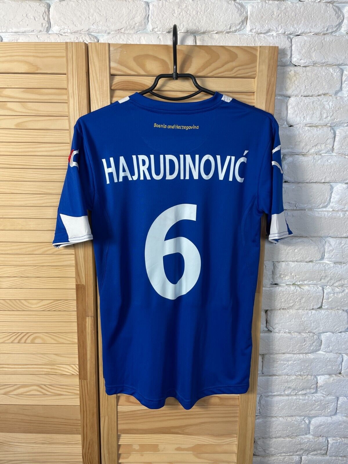 HAJRADINOVIC #6 BOSNIA AND HERZEGOVINA HOME FOOTBALL SHIRT HAJRADINOVIC #6 BOSNIA AND HERZEGOVINA HOME FOOTBALL SHIRT