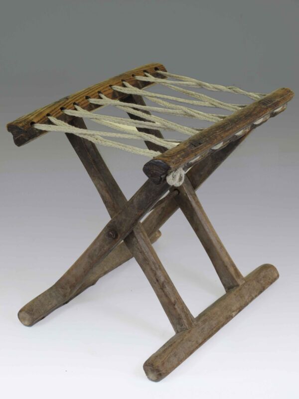 A Chinese Antique Wood 交杌 Folding Stool Jiaowu wood tone ancient chair