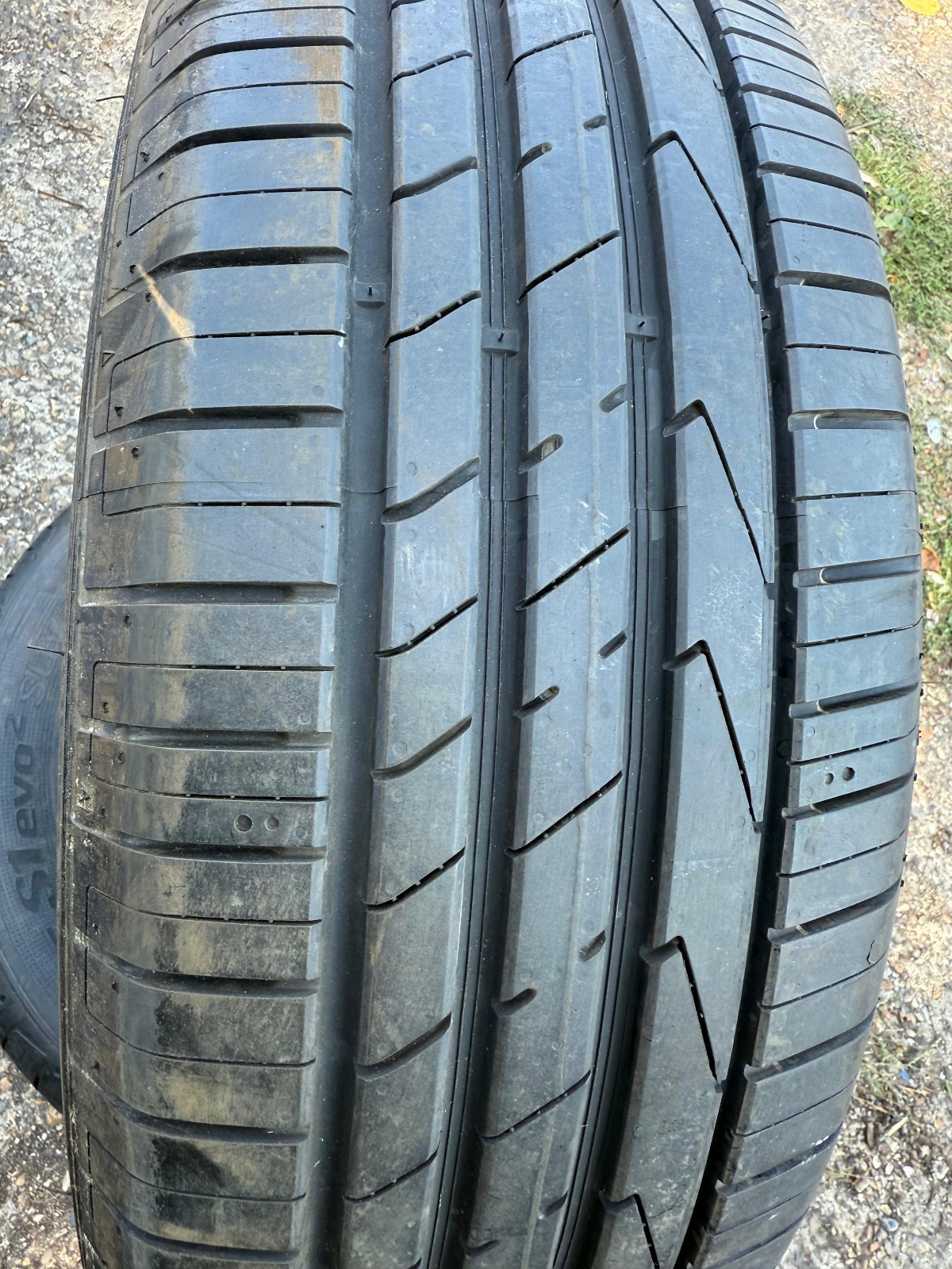 New 235 65 17 Hankook, Ventus S1 Evo 2 SUV, AO, 104W, x1 Tyre (F1_tyres) YD159