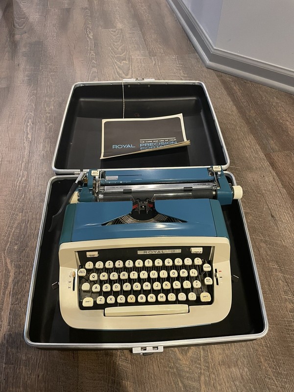 1967 Royal Custom on the Typewriter Database