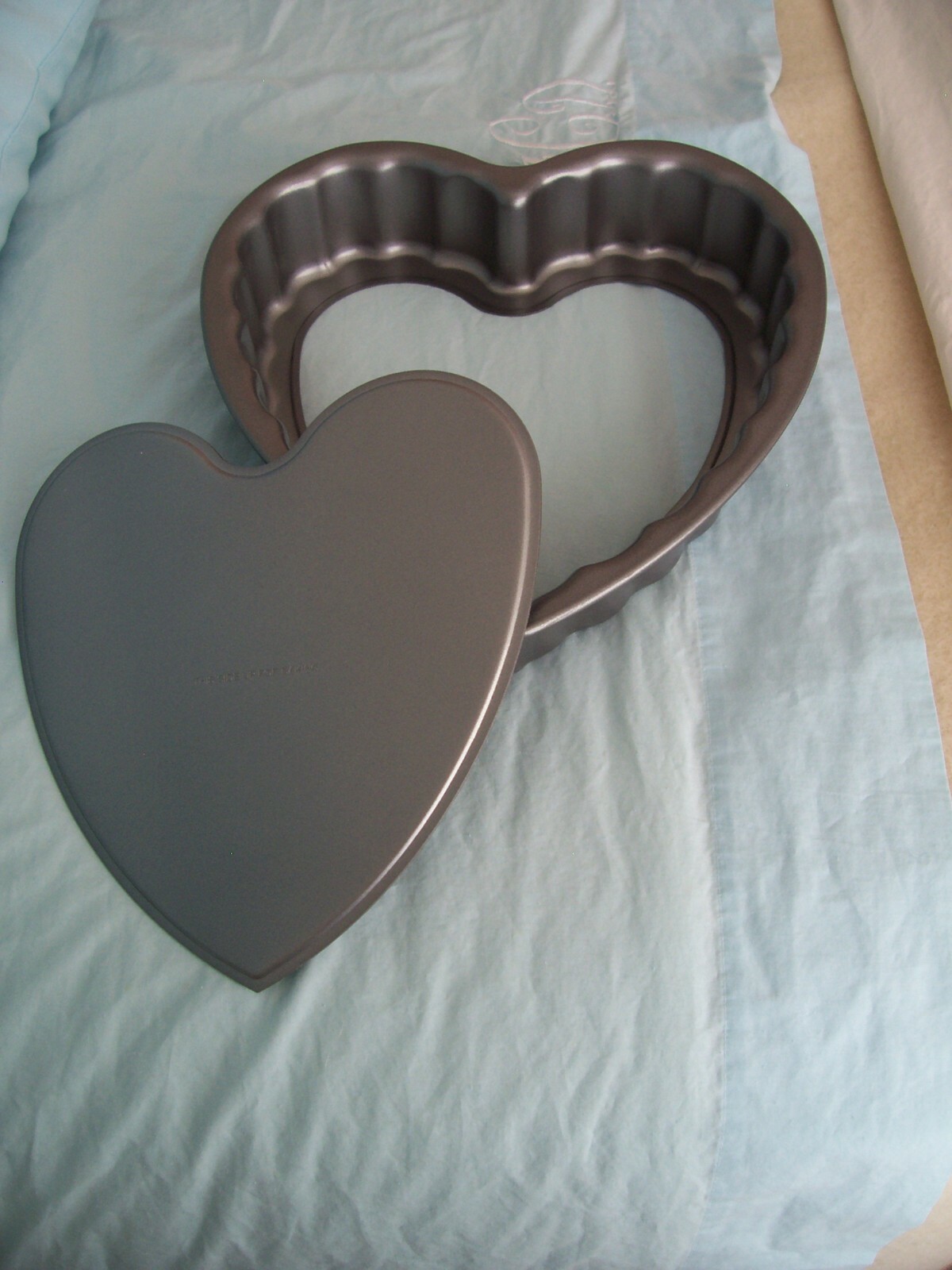 Купить Торт кастрюли WILTON HEAVY HEART SHAPED 10" PAN WITH REMOVABLE