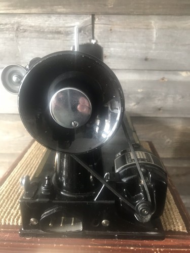 Vintage Singer 221-1 Featherweight Sewing Machine