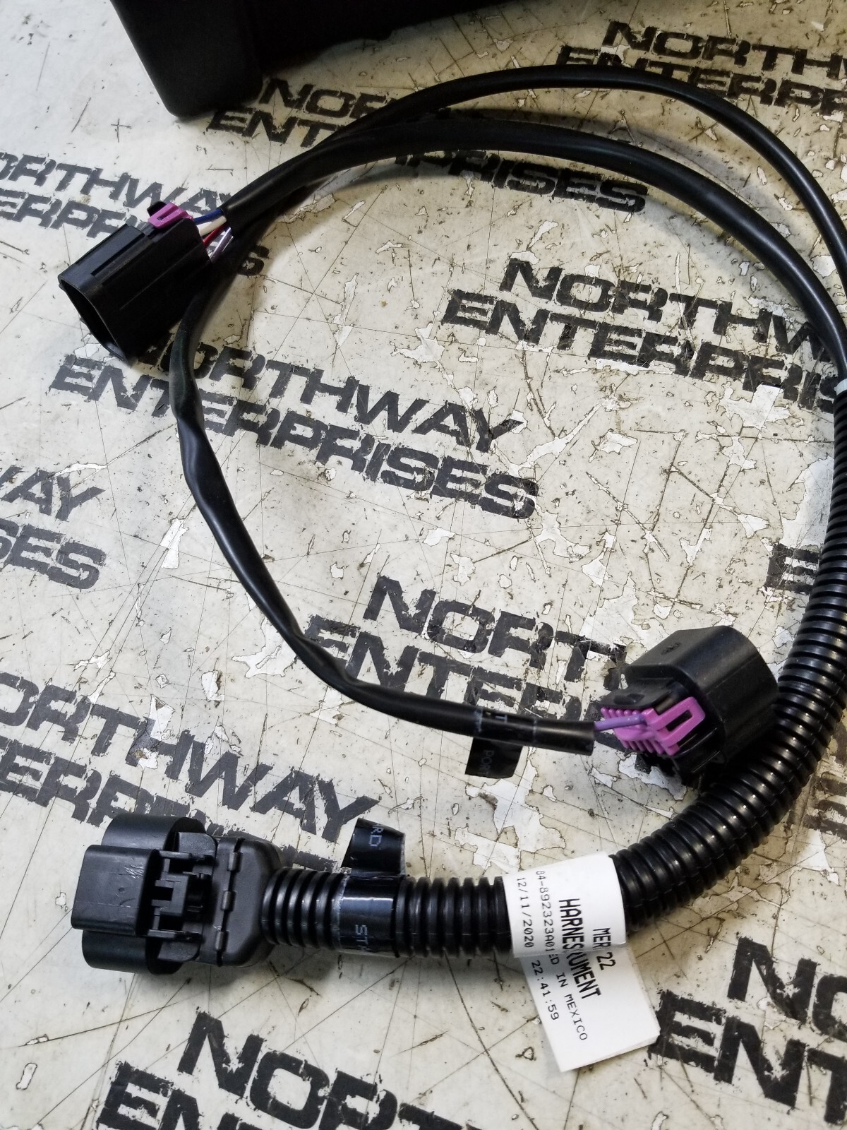 84-892323A01 Cummins SmartCraft Dual Wake Adapter / Ignition Harness - Picture 1 of 5