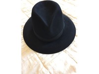 Red and Gold Christys/' Medium Hat Box for Single Tall Top Hat or Wider Fedora