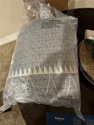 Bedsure 4 Piece Cal King Luxury Bedding Set Grey White Pattern New!