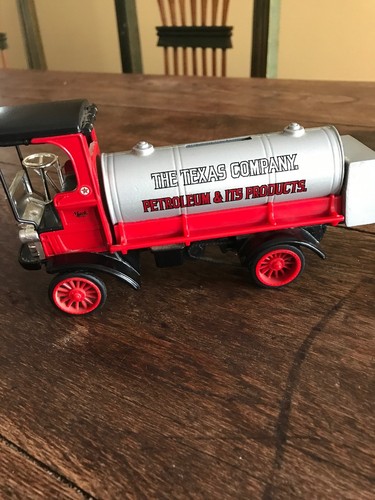 Ertl 1910 The Texas Company (Texaco) Mack Tank Truck Coin Bank