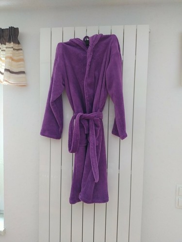 Lila-farbener Bademantel Größe S Damen oder Teenager jugendliches Modell