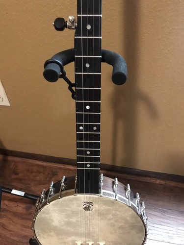 New Deering Vega Old Tyme Wonder 12 Inch Rim, Scooped Neck. With Hard Shell Case