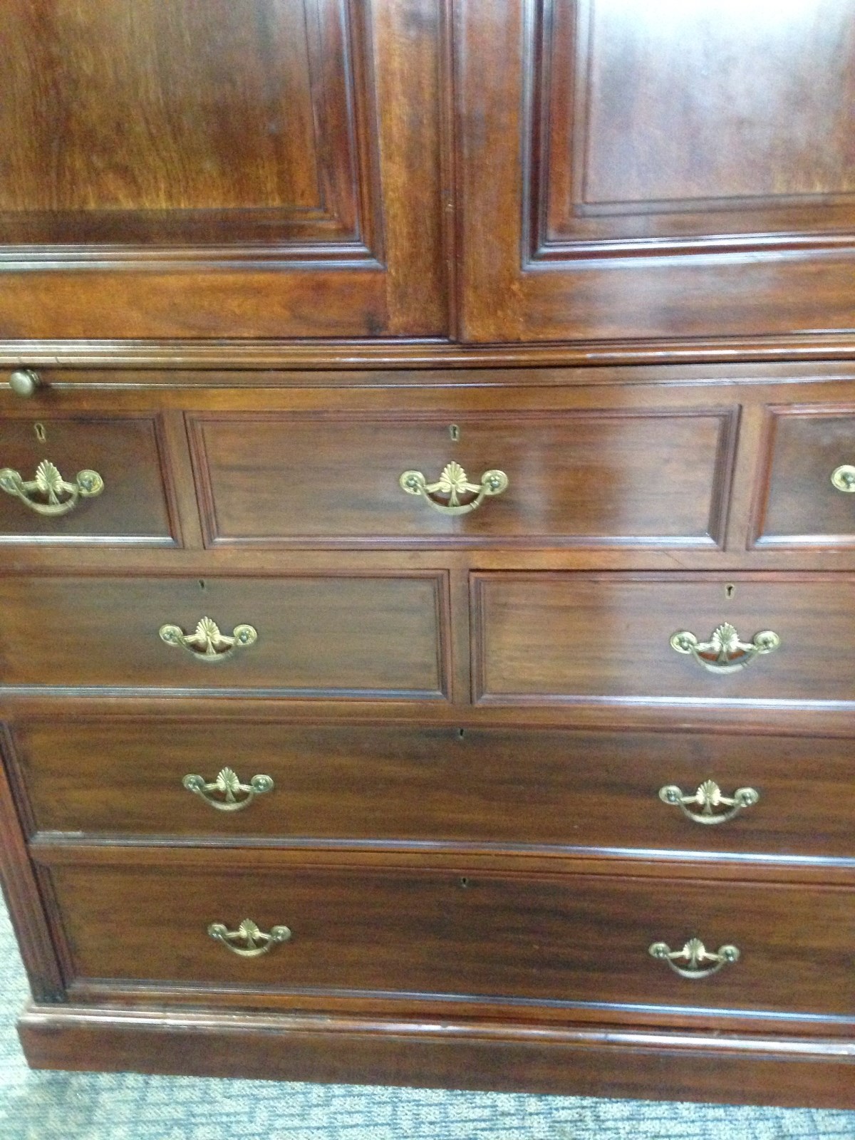 MAHOGANY LINEN PRESS