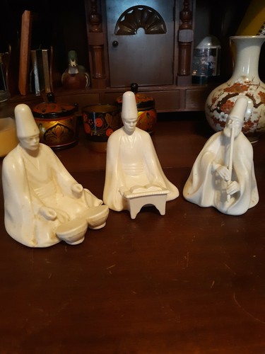 Antique japanese porcelain figurine