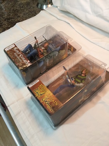 NECA Kurt Cobain Smells Like Teen Spirit & Unplugged Action Figure 2006 Nirvana