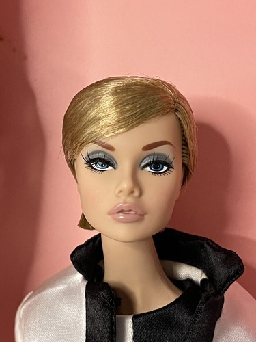 Integrity Toys Poppy Parker She's Not There MOD Doll NEW Integrity Toys Poppy Parker She's Not There MOD Doll NEW