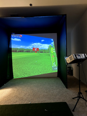 golf simulator, complete system. 8 x 8 screen. Benq digital 1080p with protector