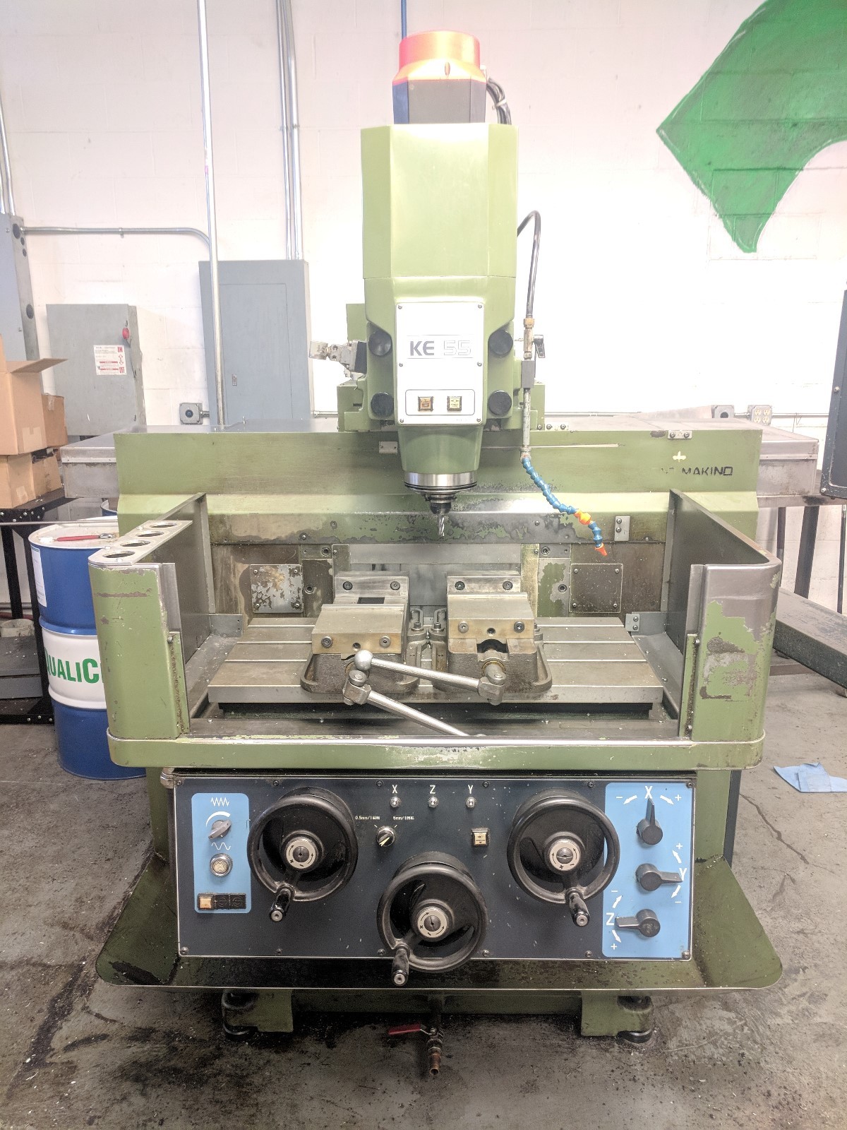 1995 Makino KE55 VERTICAL CNC KNEE MILL TOOLROOM DIE MAKERS MILL