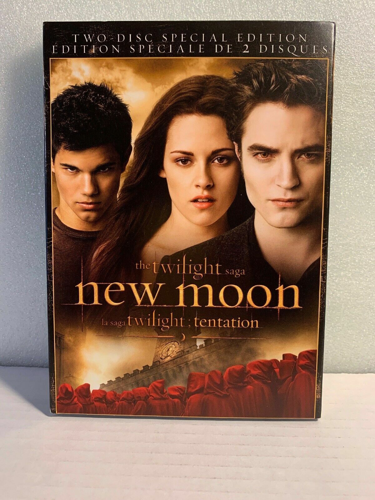 The Twilight Saga New Moon + Breaking Dawn Part 2 Two DVD LOT of 2 Film Movie The Twilight Saga New Moon + Breaking Dawn Part 2 Two DVD LOT of 2 Film Movie