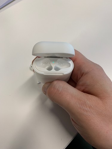 Apple AirPods - Excellent Condition