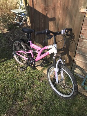 Girls Bike 19/20 Inch. Suit 7 - 9 Years