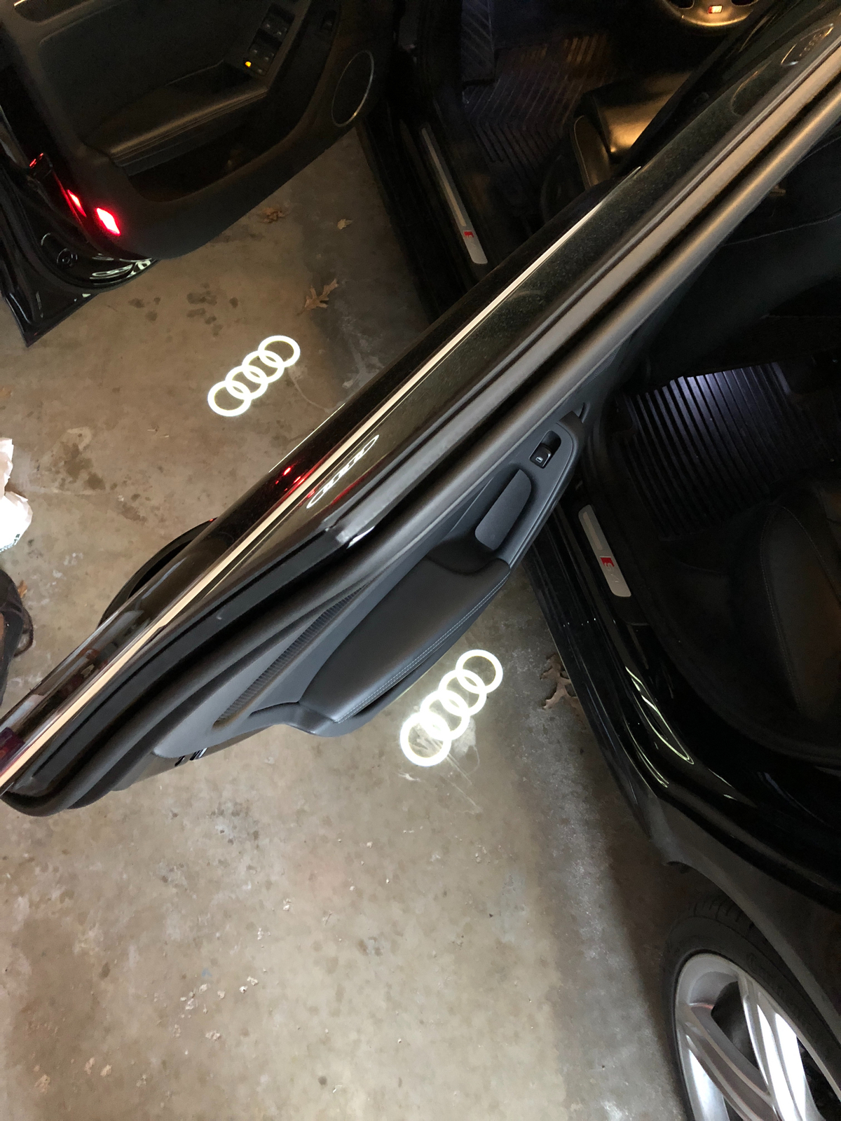 パーツ Audi Einstiegs-LED 4Q0 052 130 G Audi Einstiegs-LED 4Q0 052 130 G - メルカリ