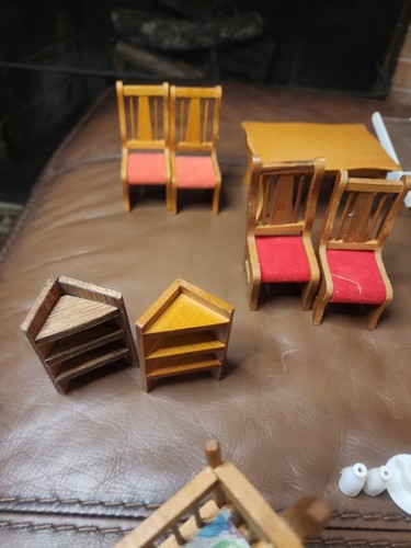 VTG HUGE DOLLHOUSE FURNITURE LOT WOODEN, CERAMIC, GLASS, AND SOME STILL IN BAGS