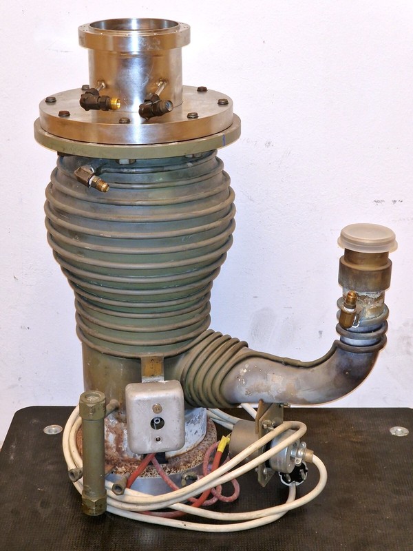 Varian Nrc Diffusionspumpe Typ 0183 Mit Schalendampfsperre, WassergekÃ¼Hlt 1450w