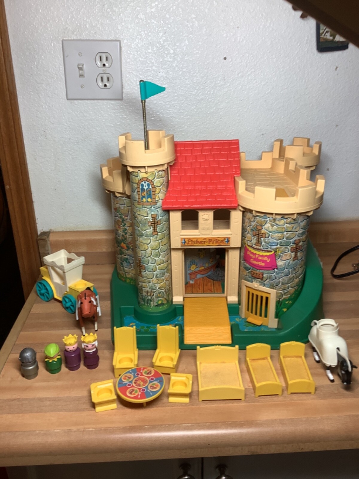 洋書 Playing Fair Vintage 1974 Fisher-Price Play Family Castle 993 Little