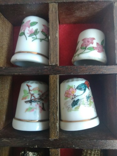 VTG LOT OF 20 THIMBLES 1 SILVER 5 METALS 14 GLASS FLORALS STATES BIRDS BUTTERFLY