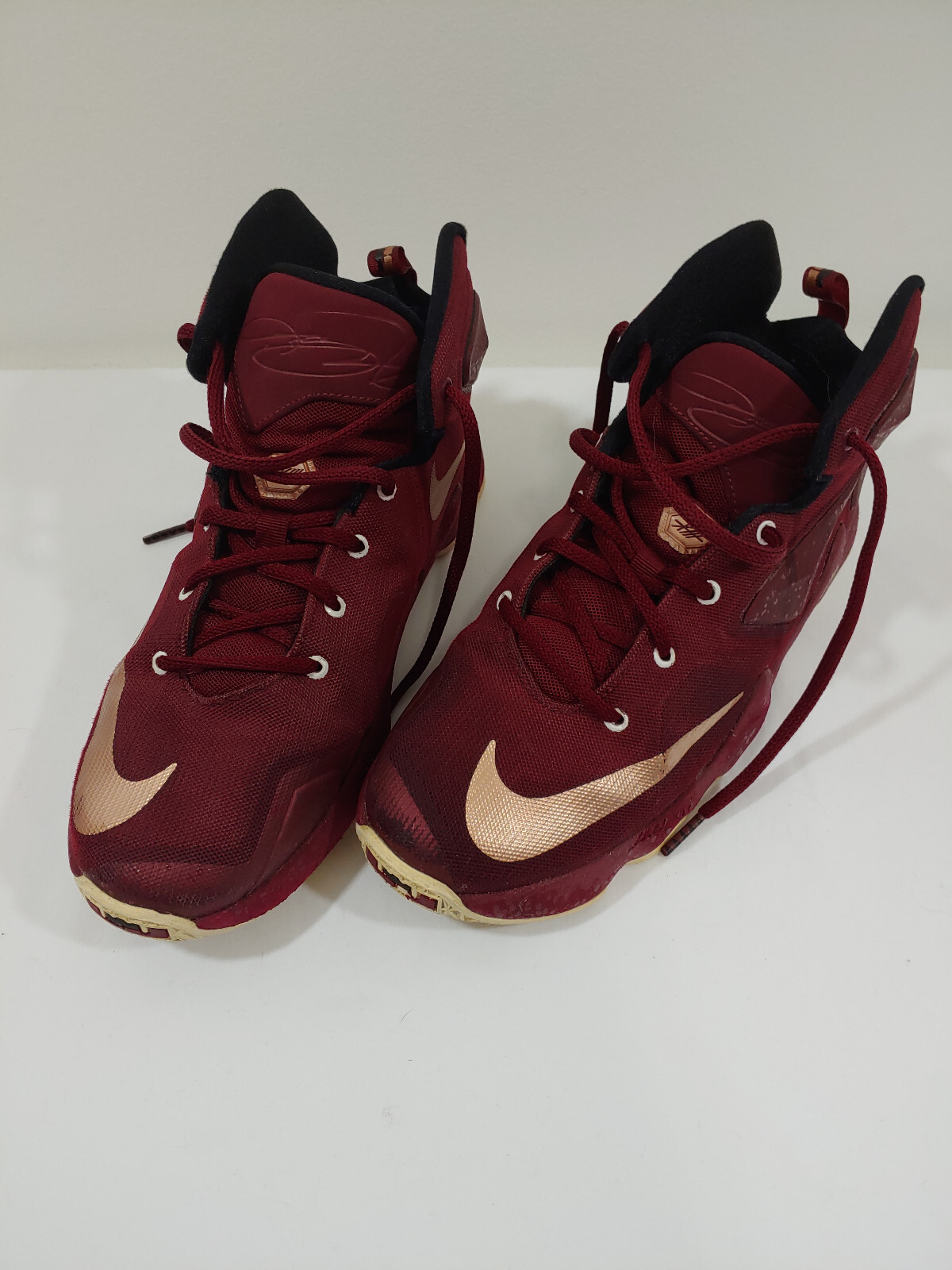 lebron maroon shoes