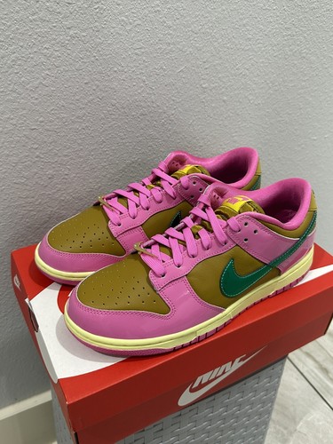 パリス Parris Goebel × Nike WMNS Dunk Low QS Playful Pink Nike Dunk Low X Parris Goebel PG QS Playful Pink FN2721-600