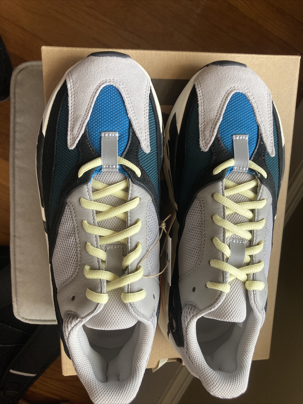 yeezy boost 700 wave runner size 9