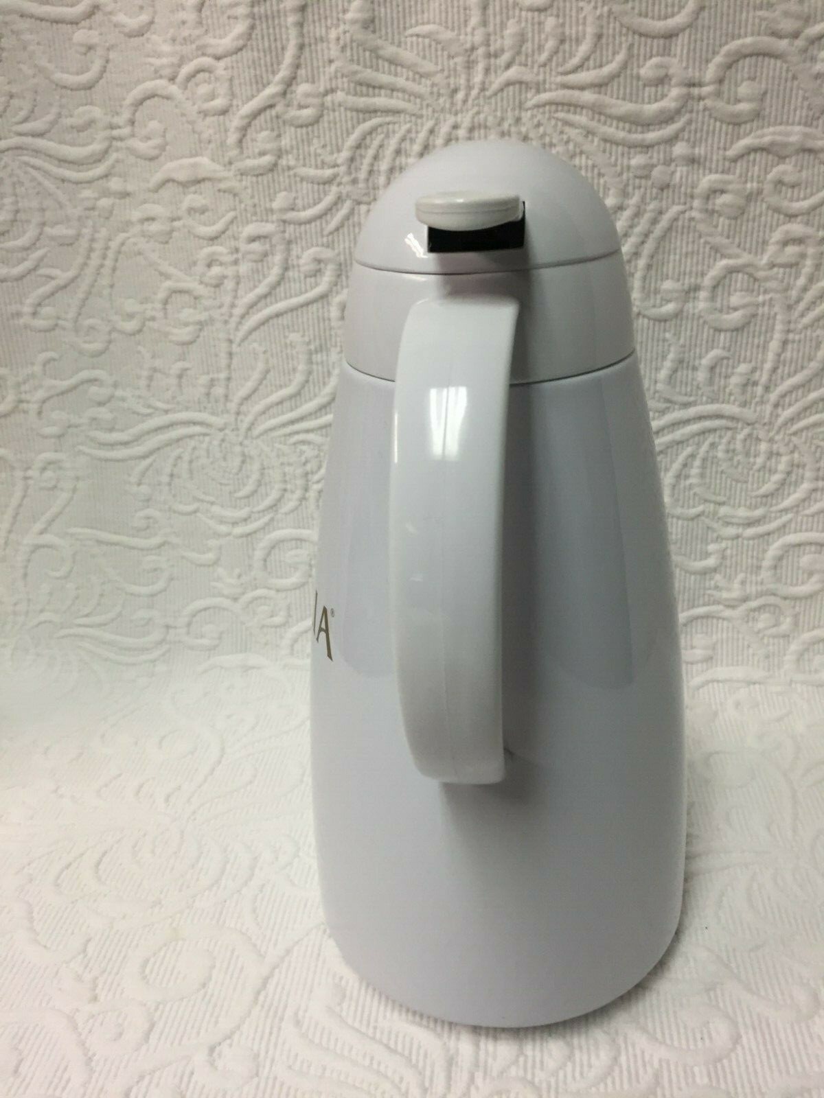 GEVALIA WHITE Coffee Thermal Insulated SERVER CARAFE POT 1 Qt - NEW