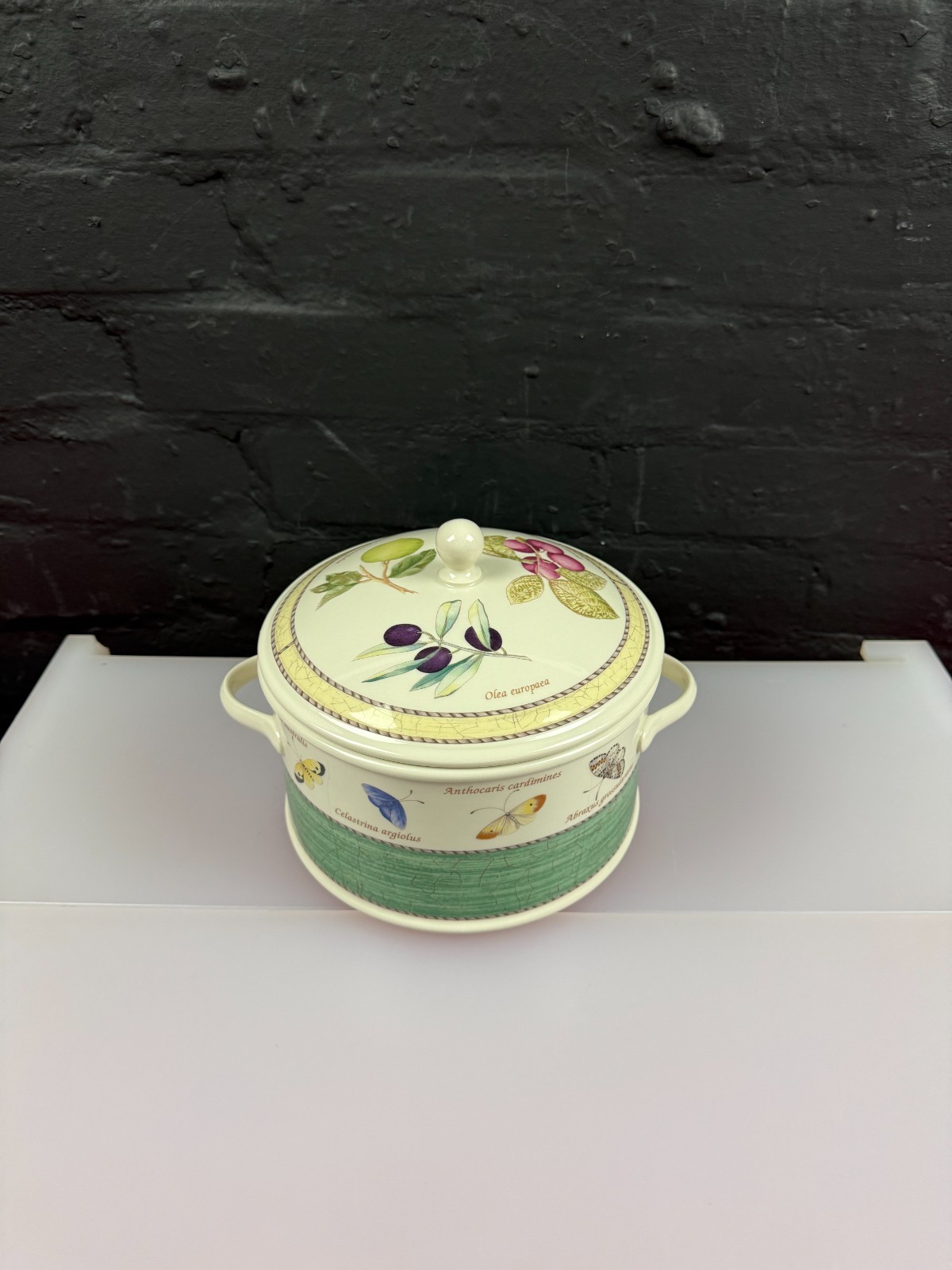 Wedgwood Sarah's Garden Covered Casserole Vegetable Serving Dish 3.5 Pints
