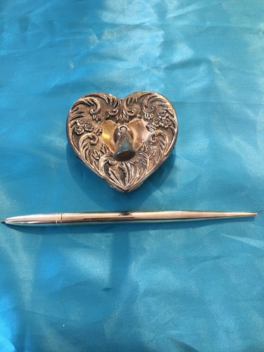 1992 GODINGER SILVERPLATED PEN AND HEART SHAPED HOLDER