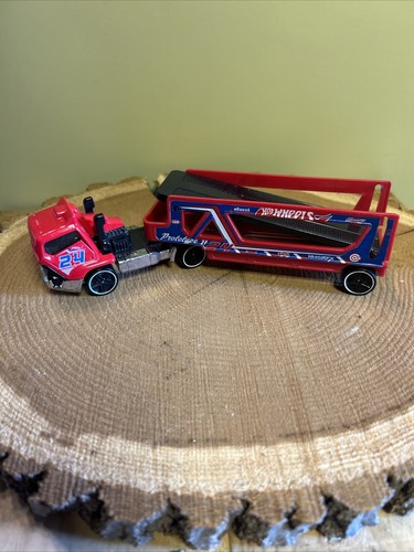 Red & Black Highway Blast Tractor Trailer Loose Diecast 1:64 2014