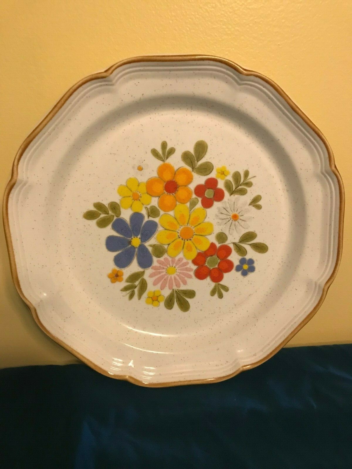 Mikasa Baronial Natures Bouquet Set of 2 Dinner Plates Floral CM-951 Stoneware