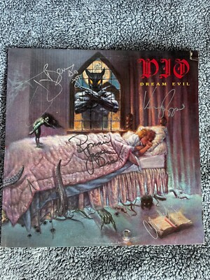 DIO DREAM EVIL VINYL RECORD SIGHNED BY BAND