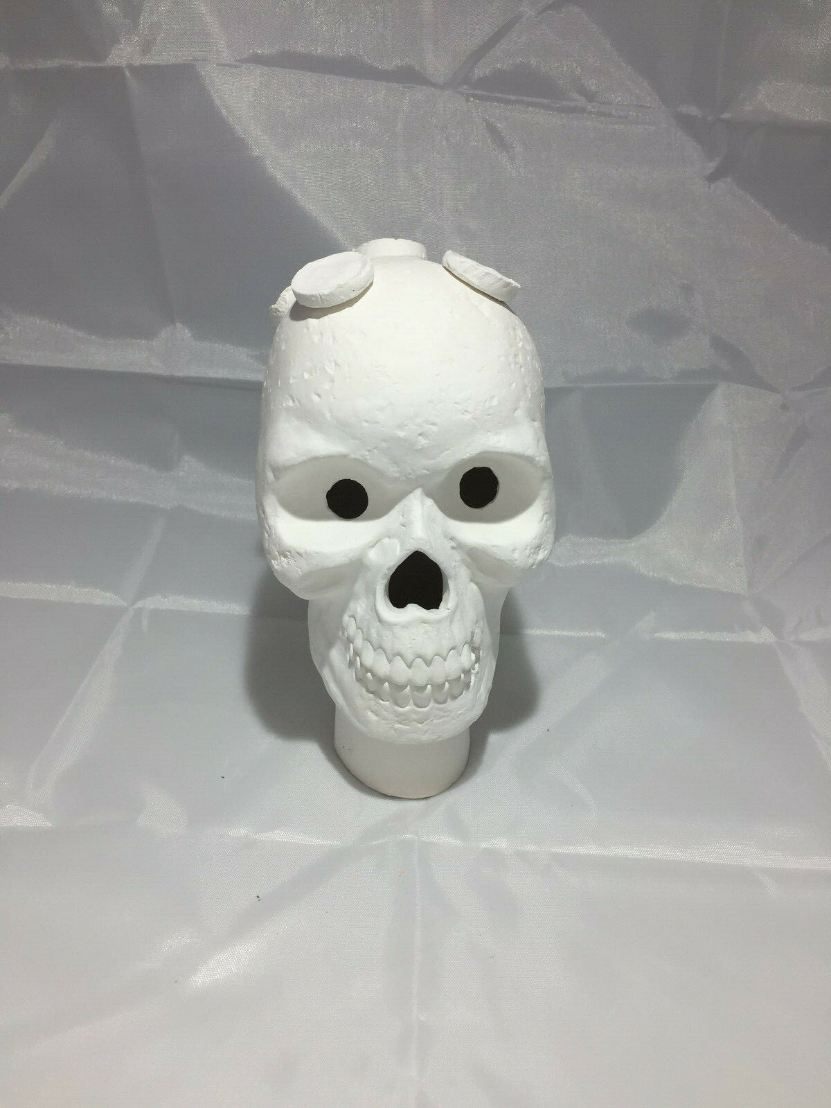 Large Ceramic Skull Frag Holder w/ 7 Plugs Frag Station (Includes 7 Plugs)